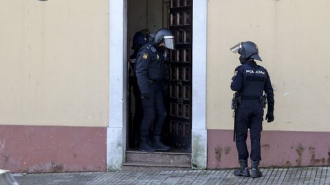 Desalojo de una casa okupa en A Corua, en una imagen de archivo 