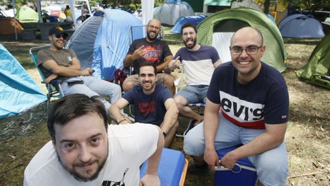 Desde Toledo se desplaz este grupo de amigos, habitual del festival