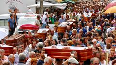 Santa Marta de Ribarteme vive su procesi�n m�s multitudinaria