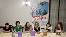 Las historietistas Ana Penyas (i), Laura P�rez (3d), Carmen Vila (d), Antonia Santolaya (2i) y Laura Fernandez (2d), durante el encuentro con los medios de comunicacion en la Semana Negra de Gij�n, en donde se analiz� la contribuci�n de las mujeres autoras en el mundo del c�mic. 