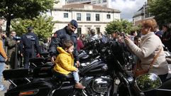 Exhibici�n de motos de la Guardia Real en una actividad similar en O Carballi�o.