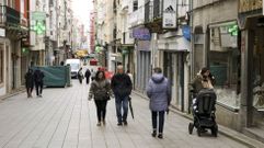 Manzana de la calle Real cercana a la plaza de Amboage, que carece de mobiliario urbano, en foto de archivo.