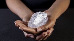 El  hist�rico diamante Lesedi la Rona, de 1.109 quilates, que ser� subastado en Sobethy's en Londres, Reino Unido, el pr�ximo 29 de junio. El diamante fue descubierto en noviembre de 2015 en Botsuana y podr�a llegar a venderse por 70 millones de d�lares. 