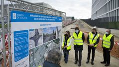 Ethel Vzquez, conselleira de Infraestructuras, y Carlos Calvelo, alcalde de Arteixo, supervisan la obra de ampliacin de la avenida de la Diputacin