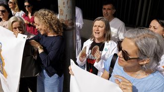 Protesta por el estatuto marco en la entrada del Hospital de A Coru�a (Chuac)