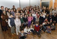 Buena parte de los modelos que participaron en el desfile de oto�o del CCA de Carballo se reencontraron ayer en el Pazo para revivir aquella pasarela y las jornadas de preparativos. 