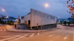 Edificio de la Polica Local de Ourense en la noche del sbado