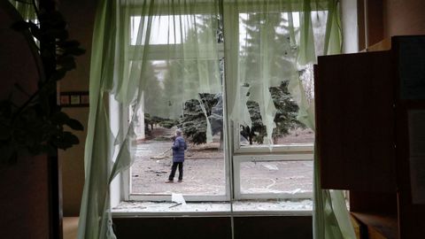 Interior de una escuela daada en el ataque de las tropas rusas