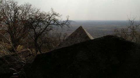 Uno de los siete v�rtices ya construidos por todo el planeta, en el desierto de Kalahari, en Botsuana. Los ostros seis, en Hawai, Nicaragua, Nueva Zelanda, Tierra del Fuego, Siberis y Cocos Island