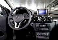 Vista del interior de un Mercedes Clase B, un monovolumen compacto con mucho espacio.