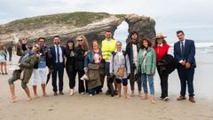 Itziar Castro, en la primera edici�n de��Los viajes de Belinda� en A Mari�a, sexta por la izquierda, en el centro, en As Catedrais