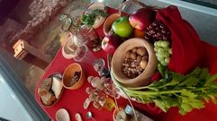 Frutos secos, apio, uvas, queso, aceite de oliva, pan o manzanas eran alimentos usados por los romanos