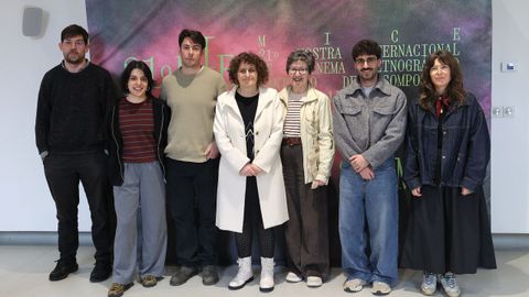 Representantes dos filmes, directores da MICE, a alcaldesa de Santiago e a vicepresidenta do Museo do Pobo, na entrega dos galard�ns