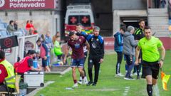 Rub�n Dom�nguez animando a Miguel Cuesta tras ser sustituido este s�bado ante el Ourense