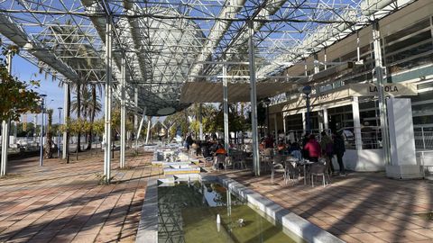 Vista del bar La Bola, en Sevilla, que fue registrado por la UCO por estar supuestamente vinculado al expresidente de la SEPI Vicente Fernndez.