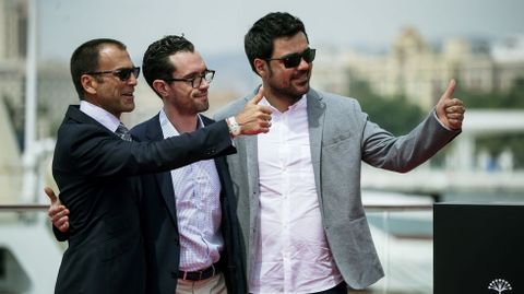 El director Carles Torras, junto a los actores Martín Bacigalupo y Timothy Gibbs.