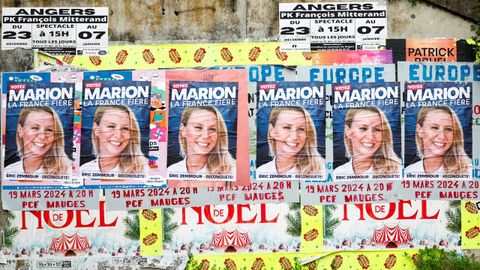 Carteles electorales de Marion Maréchal, cabeza de lista de la fuerza derechista francesa Reconquête en las elecciones al parlamento europeo