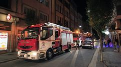 Los bomberos de Moforte, en una imagen de archivo de otro incendio en Roberto Baamonde