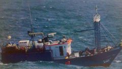 Barco de Marruecos con el alijo de coca visto desde el buque de la Armada Espaola poco antes del abordaje frustrado
