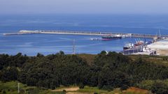 El actual pantal�n de descarga de Repsol est� situado en la parte m�s exterior del muelle de Langosteira.