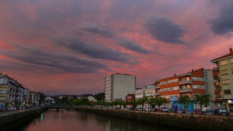 Foto de archivo de una puesta de sol en Noia.