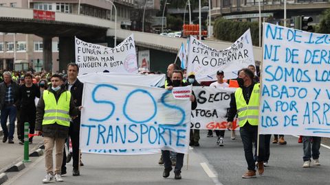 Manifestacin a pie de transportistas por las calles de A Corua