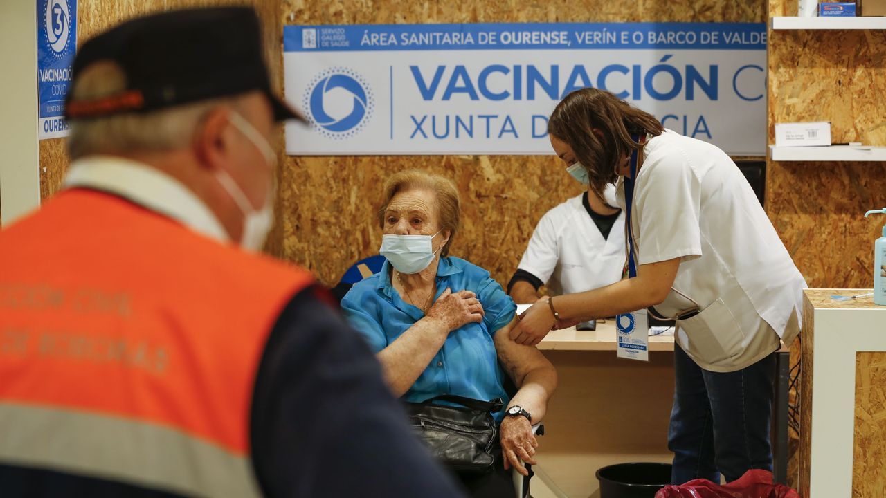 Los casos activos de covid en Galicia bajan de mil por primera vez ...