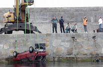 El Peugeot 205 de color rojo fue localizado gracias a la marea viva que hubo este lunes.