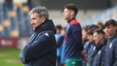 El entrenador del Pontevedra CF, Rub�n Dom�nguez, pareci� morderse la lengua en su comparecencia tras el 0-0 en Pasar�n con el Real Madrid Castilla.
