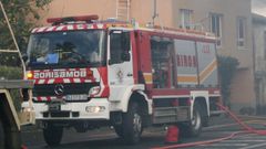 Imagen de archivo de un cami�n de los bomberos de Betanzos durante una intervenci�n