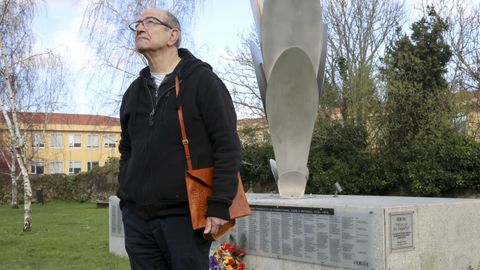 Ton Blanco, este martes ante el Memorial de Canido que homenajea a todas las víctimas.
