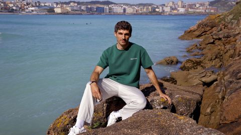 Anselmo Men&eacute;ndez en la playa de Matadero de A Coru&ntilde;a.