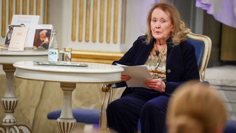 Annie Ernaux, en la sala de la Academia Sueca donde la escritora gala ley su discurso.