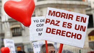 Concentraci�n en la Puerta del Sol a favor de la aprobaci�n de la ley de eutanasia.