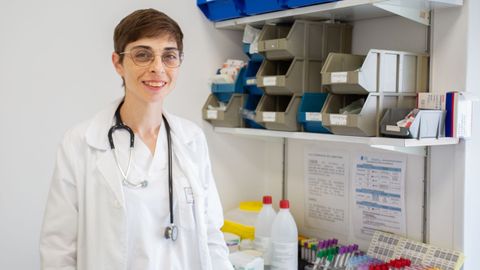 La reumat�loga pedi�trica Pilar Espi�o, en el Hospital Provincial de Pontevedra, donde tiene su consulta