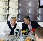 Fernando Vidal (derecha) y Ernesto Bello, durante la rueda de prensa en Abegondo.