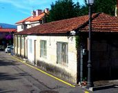 El edificio es de la d�cada de los cincuenta y est� bastante deteriorado por falta de mantenimiento.