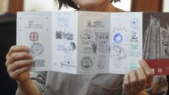 La credencial del peregrino con los sellos.