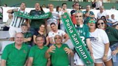 Seguidores de la Pe�a San Juan animando al equipo en A Malata este curso.