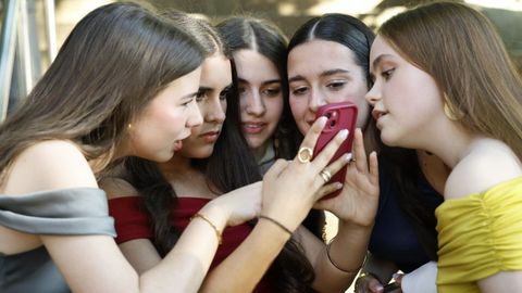 Una tarde de graduci�n en Salesianos y el IES Julio Prieto Nespereira.Los alumnos de Salesianos disfrutaron del entorno del colegio