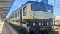 El Galaico Expreso, preparado para salir este jueves de la estaci�n de Monforte hacia Ourense