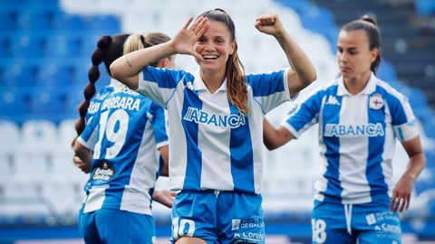 Millene celebra un gol junto a sus compa�eras