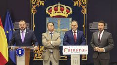  El jefe del Ejecutivo asturiano en funciones, Adri�n Barb�n (i), atiende a los medios tras reunirse con este lunes con los presidentes de las C�maras de Comercio de Oviedo, Carlos Paniceres ( (2d), de Gij�n, F�lix Baraga�o (2i), y de Avil�s, Daniel Gonz�lez (d )