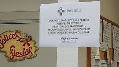 Nota anunciando la ausencia de los profesionales en el centro de salud