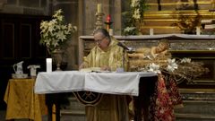 Xos� Morente, oficiando misa en galego na parroquia de San Nicol�s da Coru�a, nunha imaxe tomada no 2019.