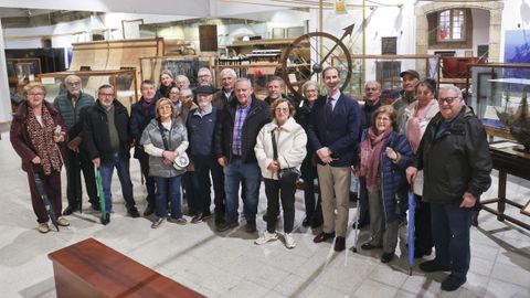 Foto de familia del grupo que recorri ayer el Museo Naval de la mano de Jaime Antn.