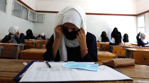 Estudiantes yemenes, durante un examen el 15 de agosto