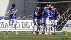 Los jugadores del Oviedo celebran uno de sus goles