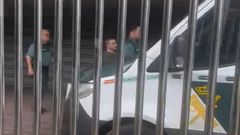 El conductor detenido por empotrar su coche contra la terraza de un bar de Os Mallos saliendo tras pasar a disposicin judicial