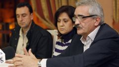 Castor Novoa, C�ndida Carnero y Manuel Varela, en una foto de archivo durante un pleno municipal